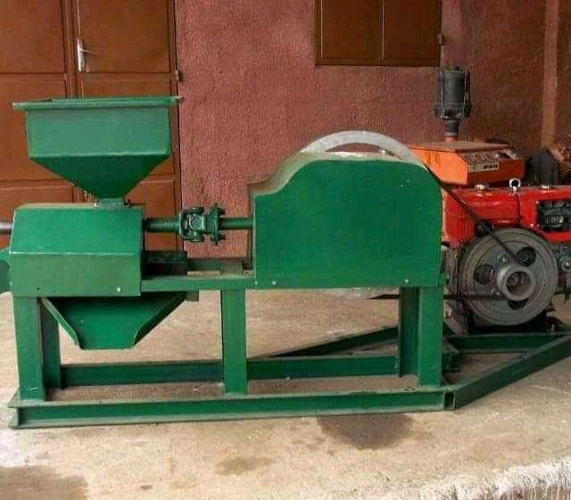 Presse à huile palmiste à moteur diesel