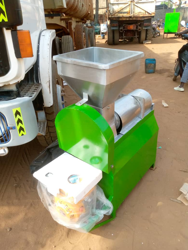 Extracteur automatique de jus de fruits motorisé