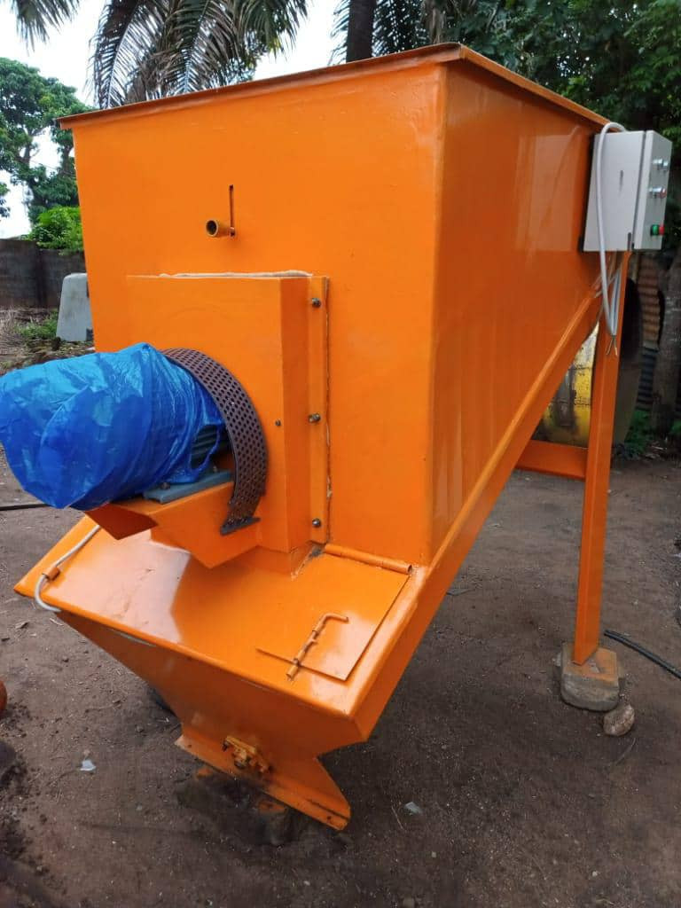 Broyeur mélangeur pour la provenderie